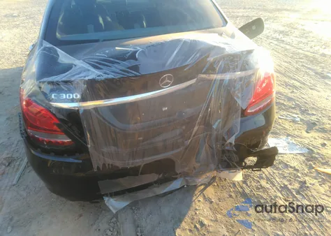 2017 Mercedes-Benz C 300 Luxury/Sport из США, поврежденный, VIN 55SWF4JB8HU203827